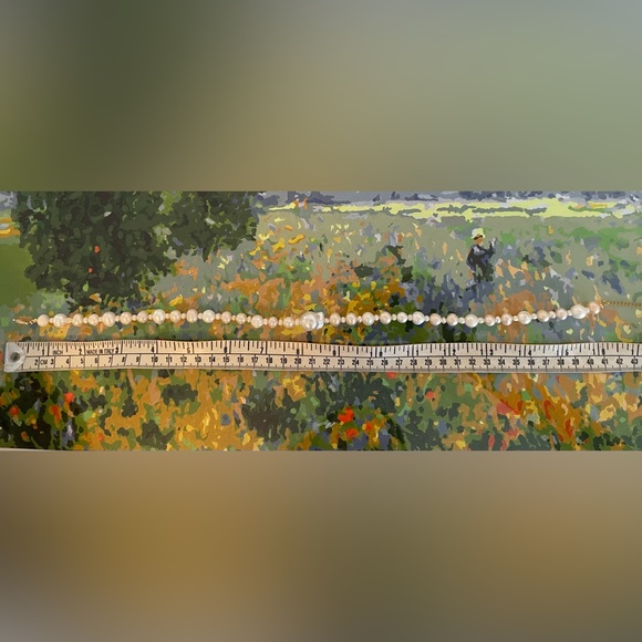 NWOT Pearl Necklace - Picture 2 of 3